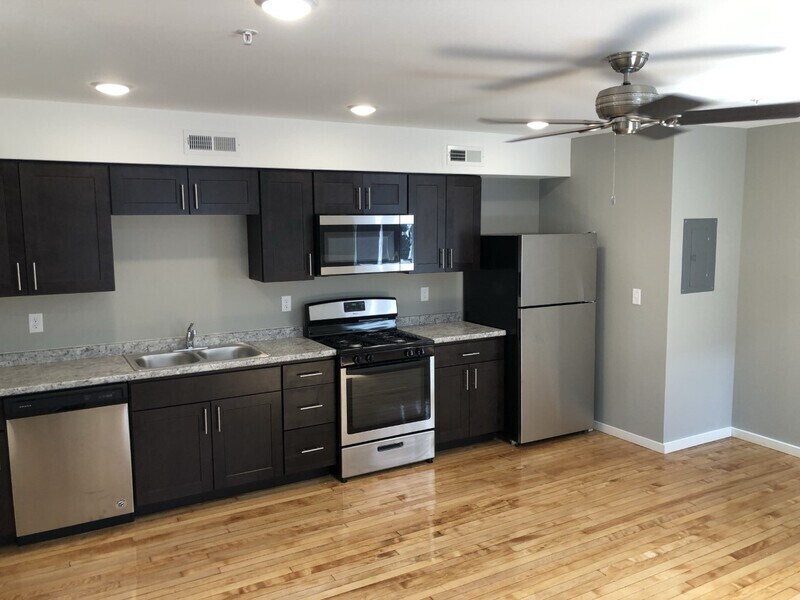 Foto principal - 421 N Brady St