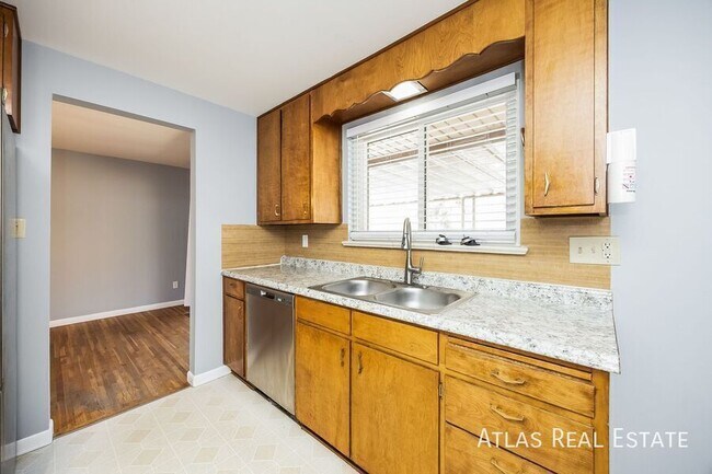 Building Photo - 2106 Glenn Summer Rd