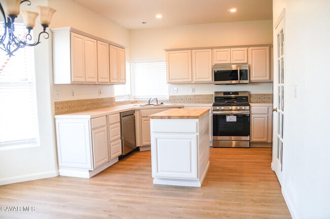 Foto del edificio - 6761 California City Blvd