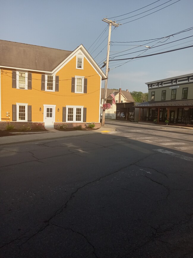 Building Photo - 114 W Main St