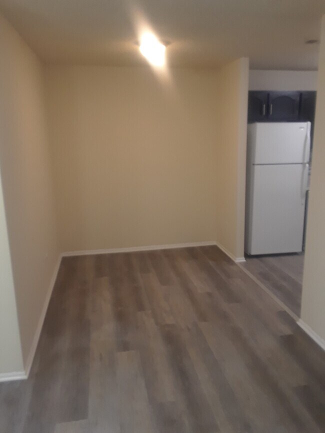 Building Photo - 9449 Fairgreen Ln