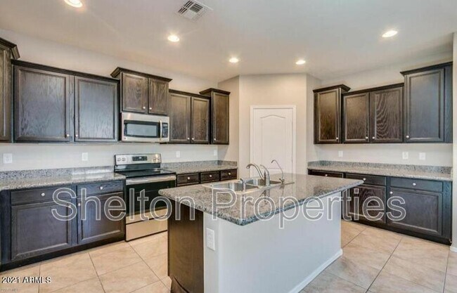 Foto del edificio - 3831 S 185th Ln