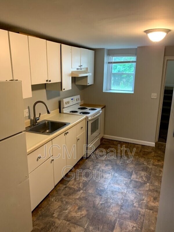 Building Photo - 161 Delhi St