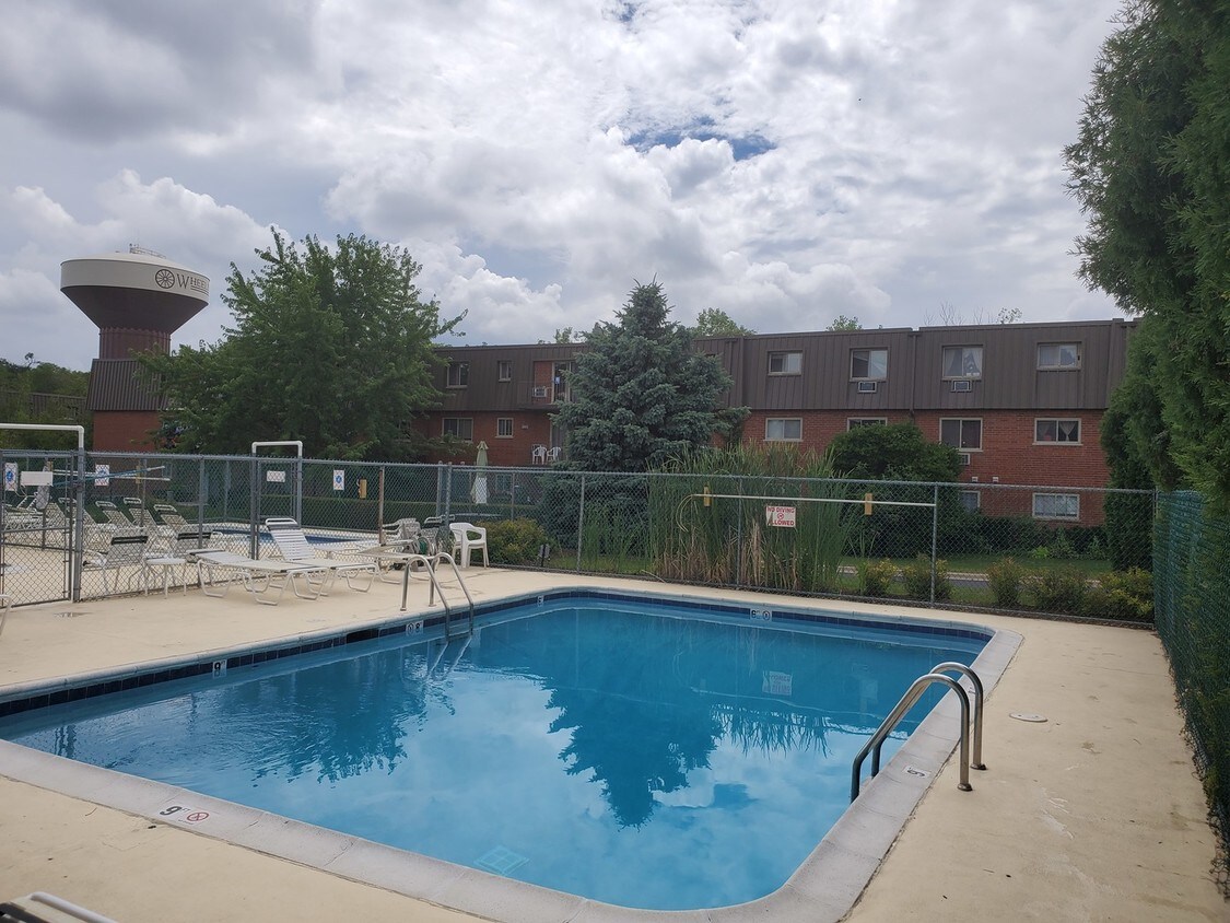 Foto del edificio - 584 Fairway View Dr