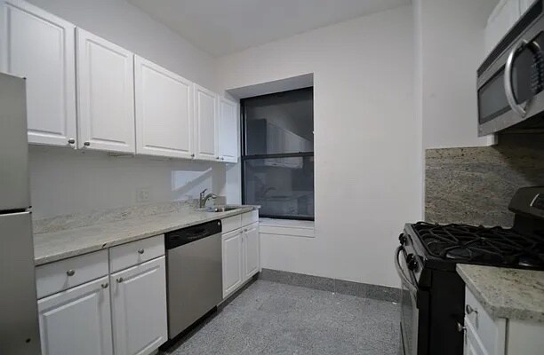 Building Photo - 974 St Nicholas Ave