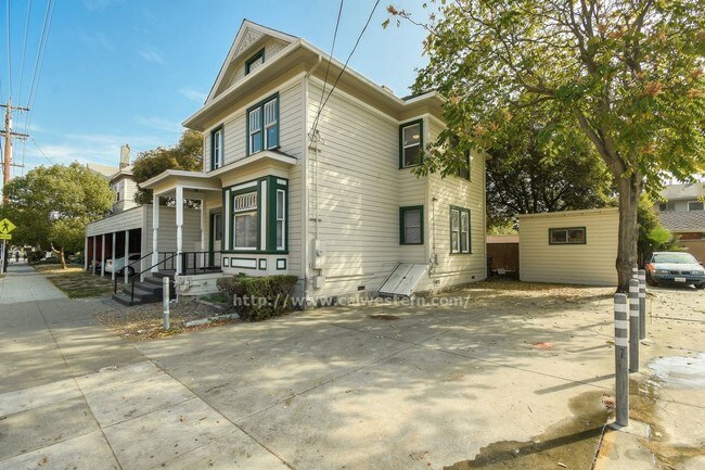 Foto del edificio - Victorian Home in Great Downtown Location