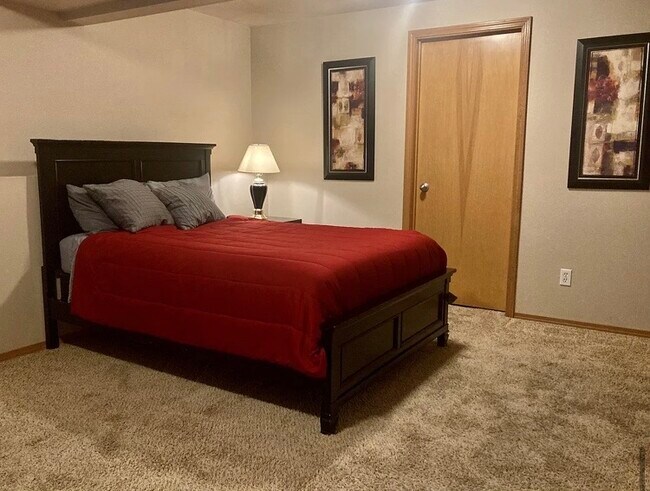 Building Photo - 3553 E Jordan Dr