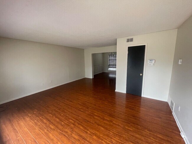 Foto del edificio - 495 Dickinson St