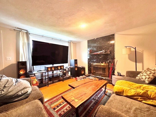 Foto del edificio - 1247 Trapelo Rd