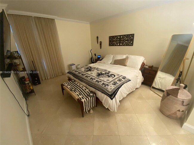 Building Photo - 520 Brickell Key Dr