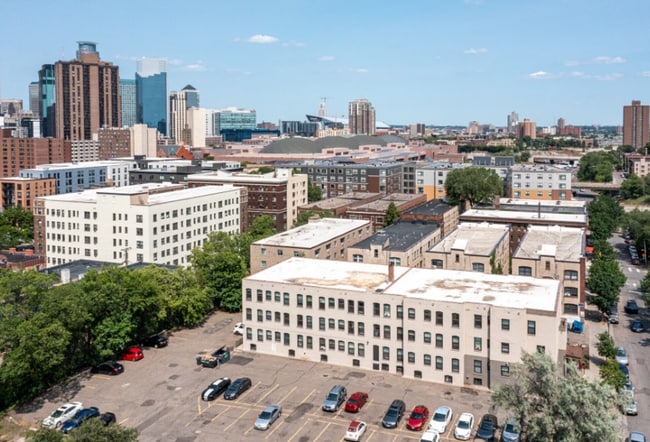 Interior Photo - 1400-1408 Spruce Pl – Oak Grove Downtown