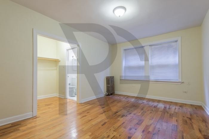 Foto del edificio - 0 bedroom in CHICAGO IL 60657