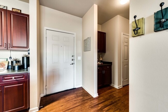 Lavadero - Maverick Place