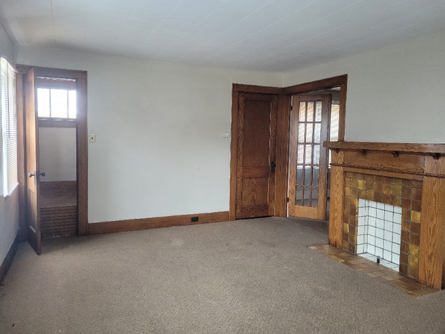 Building Photo - 305 Cascade St