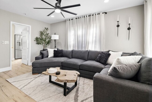 Foto del edificio - 304 E Goodwin St