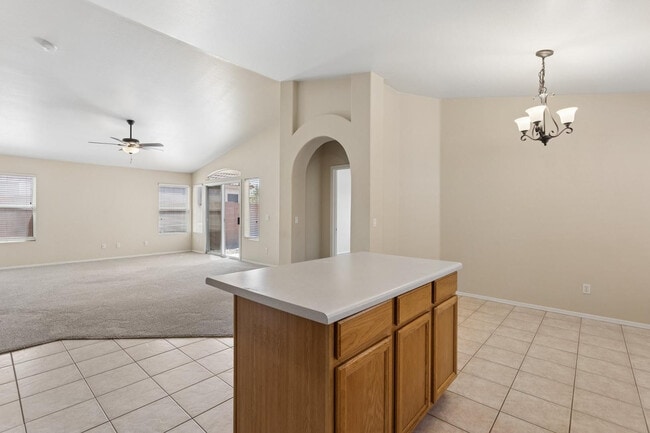 Building Photo - 921 E Montoya Ln