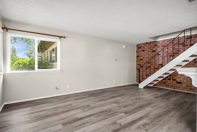 Foto del edificio - Your Next Home Awaits in Davis's La Buena Vida