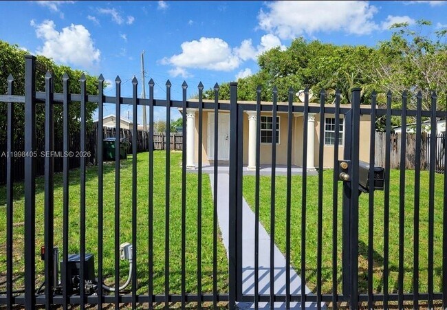 Foto del edificio - 1831 Rutland St