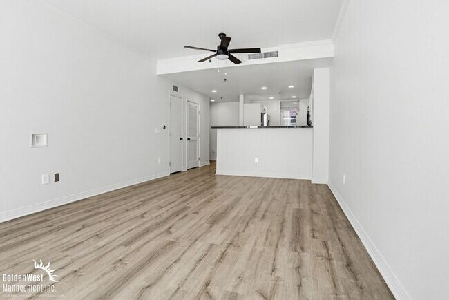 Building Photo - Immaculate 1Bdm 1Ba Condo with Massive Private Patio in the Diamond Terrace Building in Prime Dow...