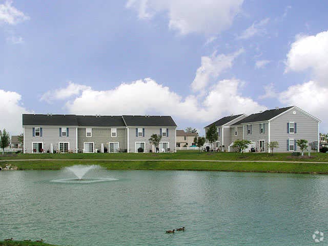 Building Photo - Glenchester Lakes