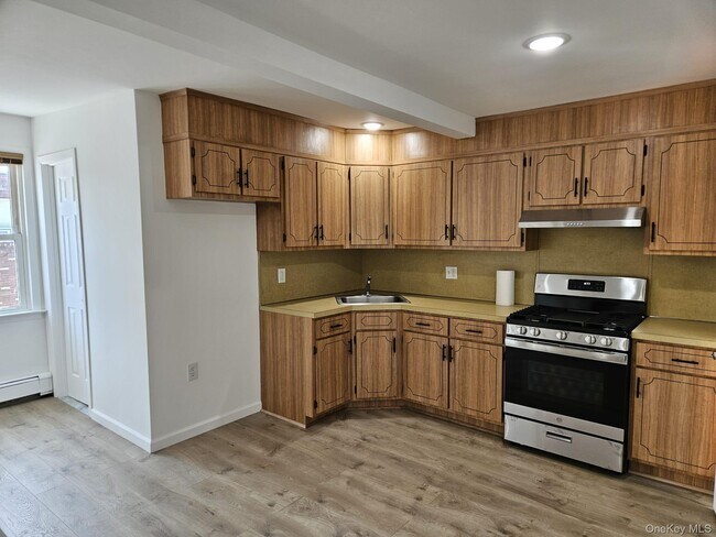 Foto del edificio - 480 Westbury Ave