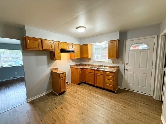 Foto del edificio - 4651 Crestview Ave