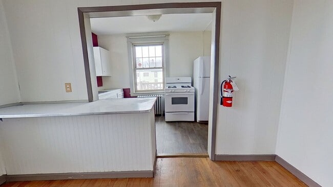 Building Photo - 2nd Floor Apartment