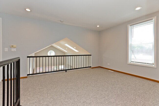 Foto del edificio - 2338 N Greenview Ave