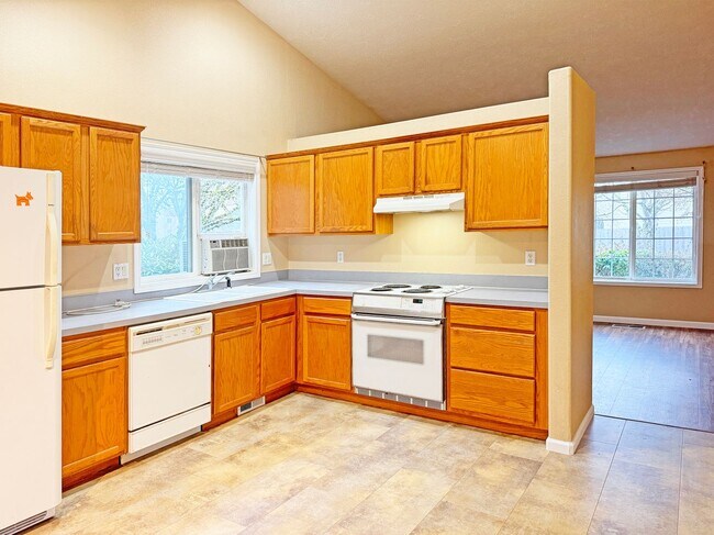 Building Photo - **Applications Pending** Beautiful Pet Fri...