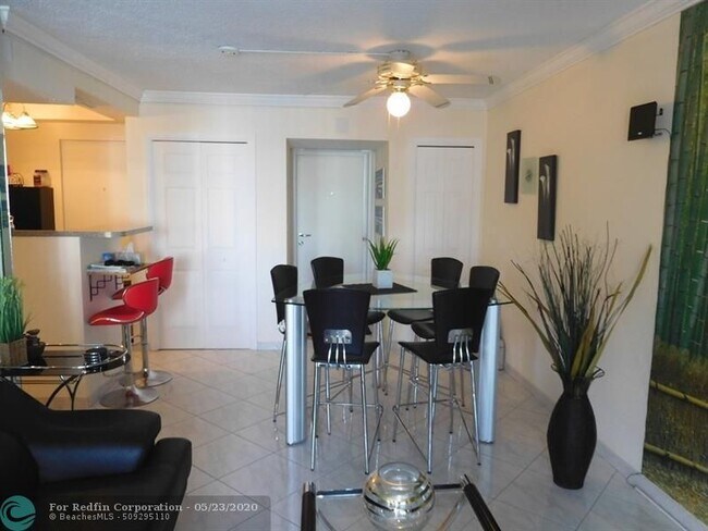 Foto del edificio - 121 Golden Isles Dr