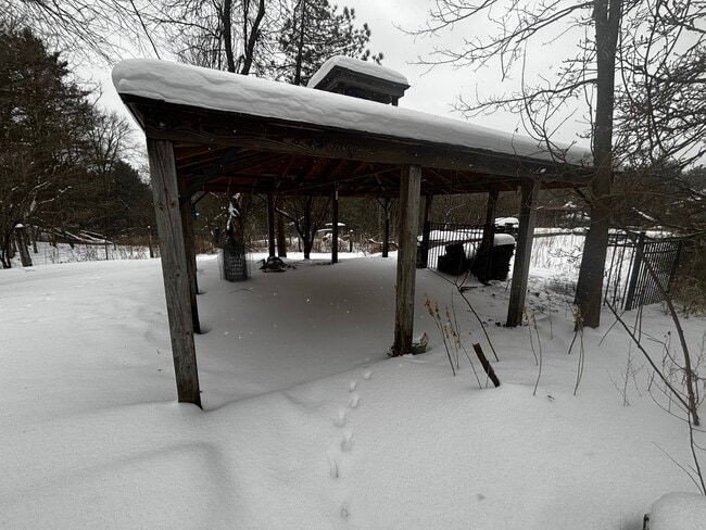 Building Photo - 349 Bone Plain Rd