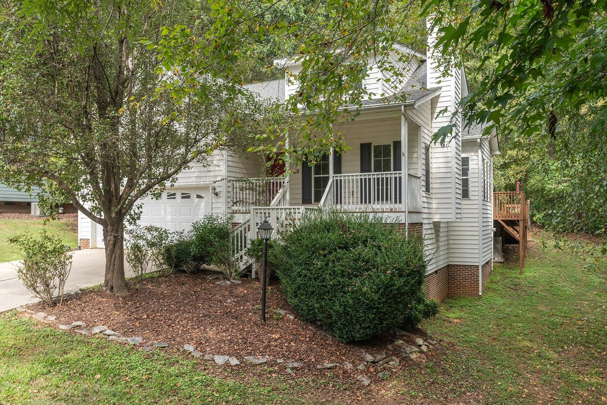 Foto principal - Pittsboro Three Bedroom Home with Large bonus