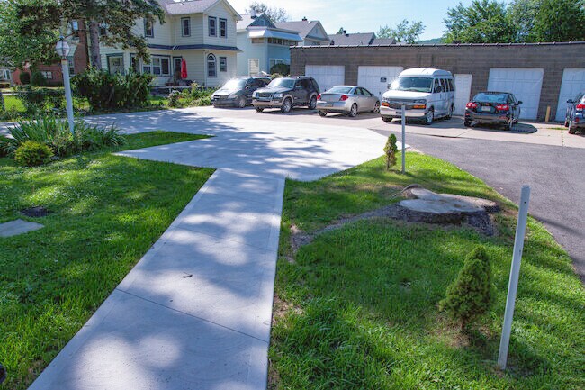 Building Photo - 682 Bennett St