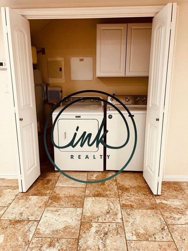 Building Photo - Riverview Townhouse