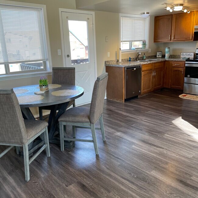 Foto del edificio - 540 Forest Edge Cir