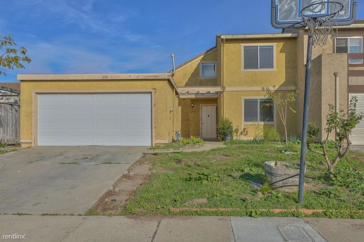 Primary Photo - 3 br, 2 bath House - 1058 Sherman Dr