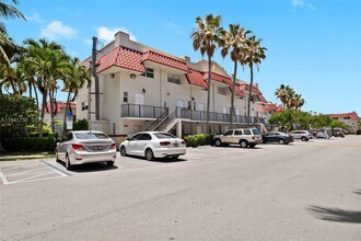 Building Photo - 6703 N Kendall Dr