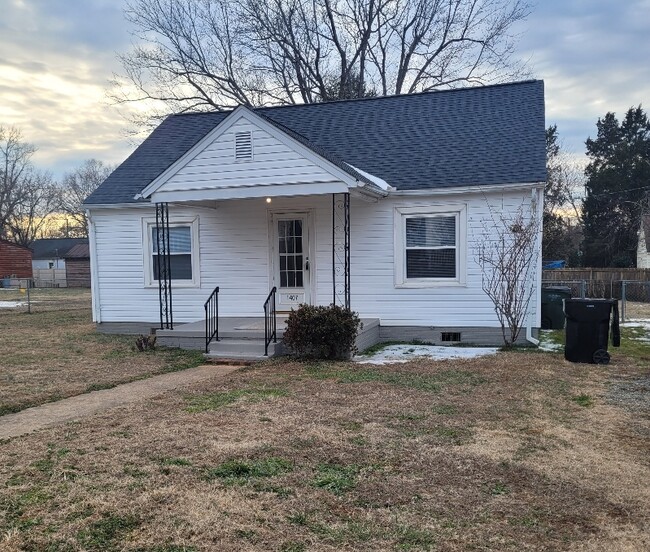 Building Photo - 1407 Whitsett St