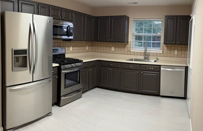 Building Photo - 184 Lackland Ave