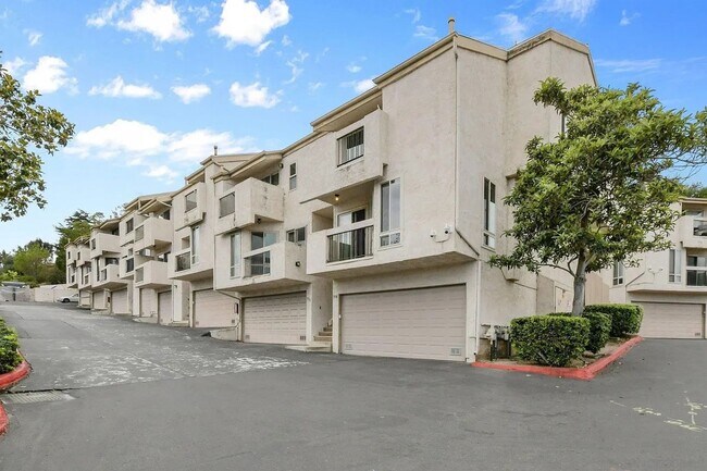 Building Photo - 354 S Travelodge Dr