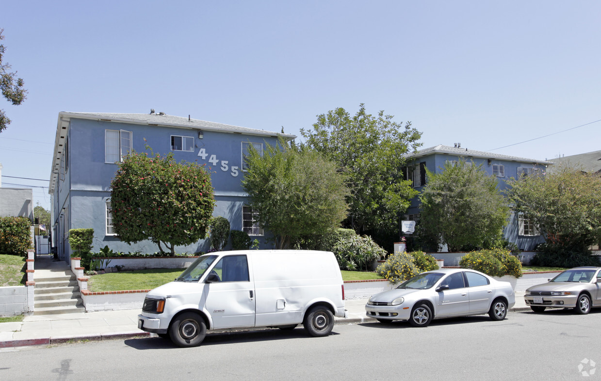 Primary Photo - Talmadge Manor Apartments
