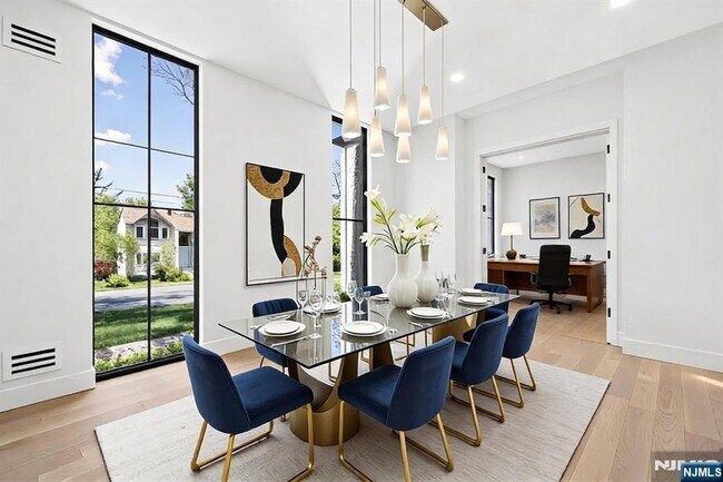 Foto del edificio - 242 Hardenburgh Ave