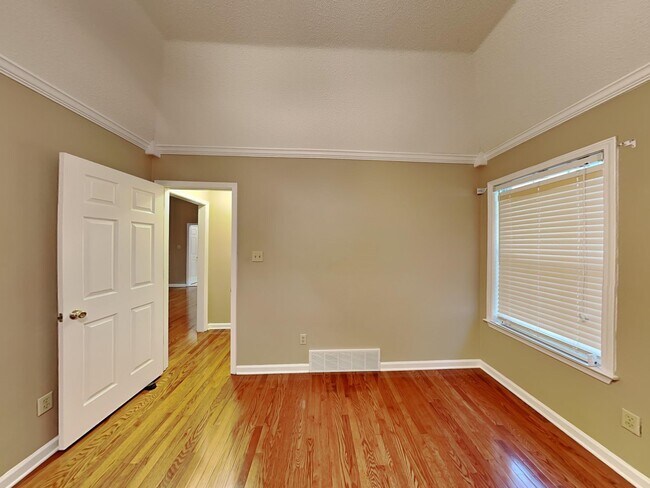 Foto del edificio - 2966 Woodland Ash Cove