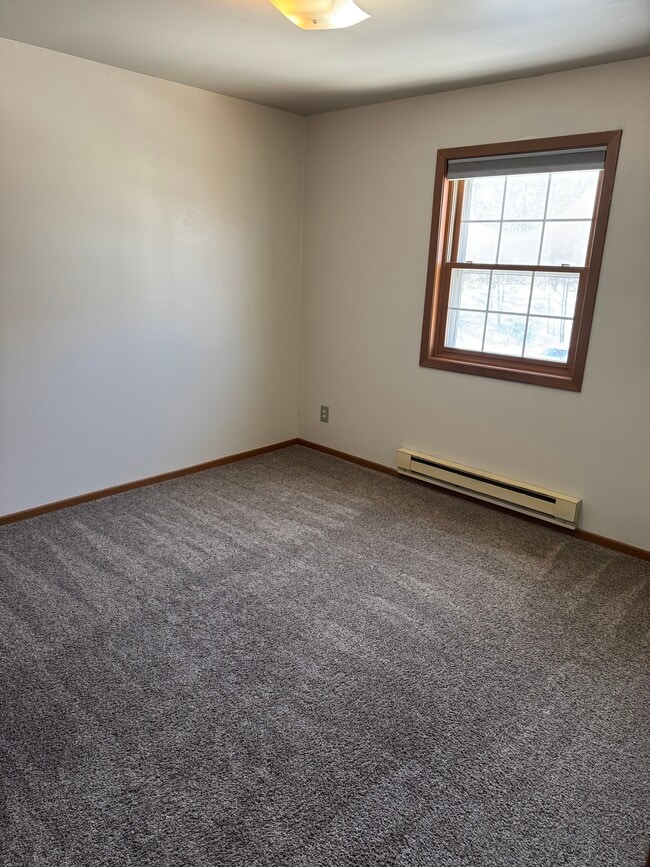 Building Photo - Iowa Ave