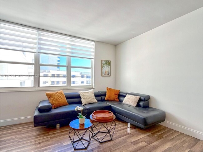 Foto del edificio - 100 Lincoln Rd