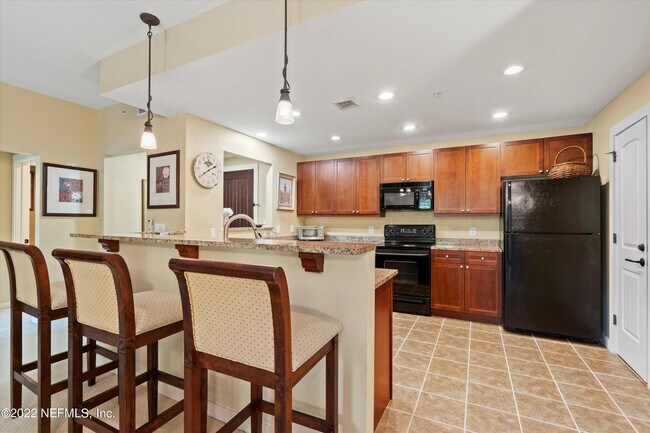 Foto del edificio - 945 Registry Blvd