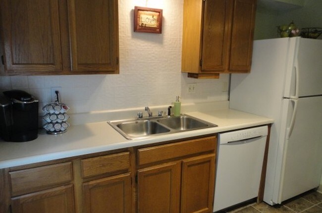 Kitchen Counter - 13 Stanorm Dr
