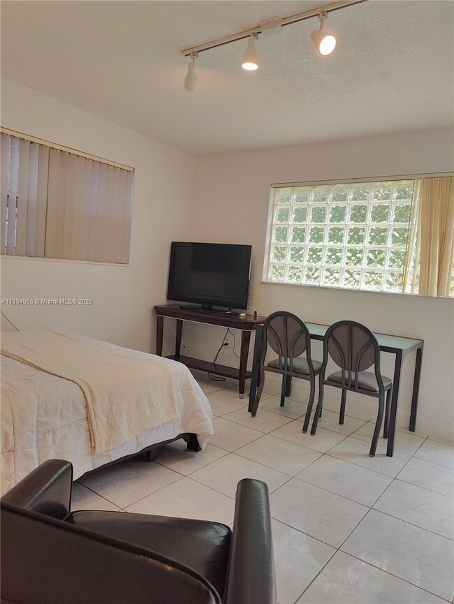 Foto del edificio - 7121 Taft St