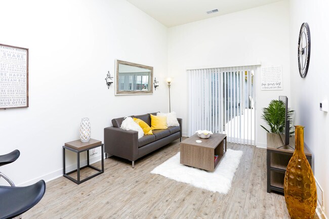 1HAB, 1BA - Deluxe - 573 ft² - NoCa Lofts