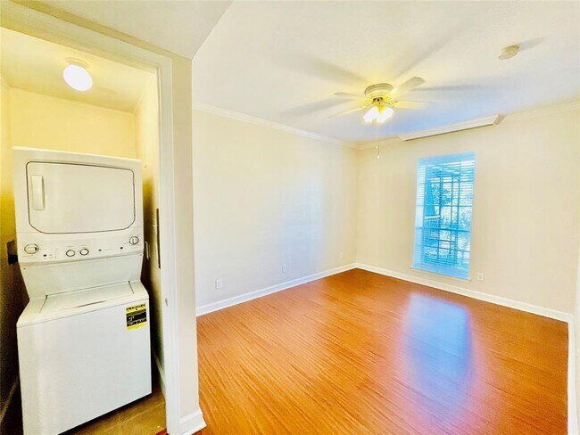 Foto del edificio - 4515 Briar Hollow Pl